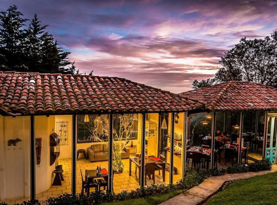 Unicorn Lodge: Direct Riverfront : Unique Experience San Gerardo de Dota Exterior photo
