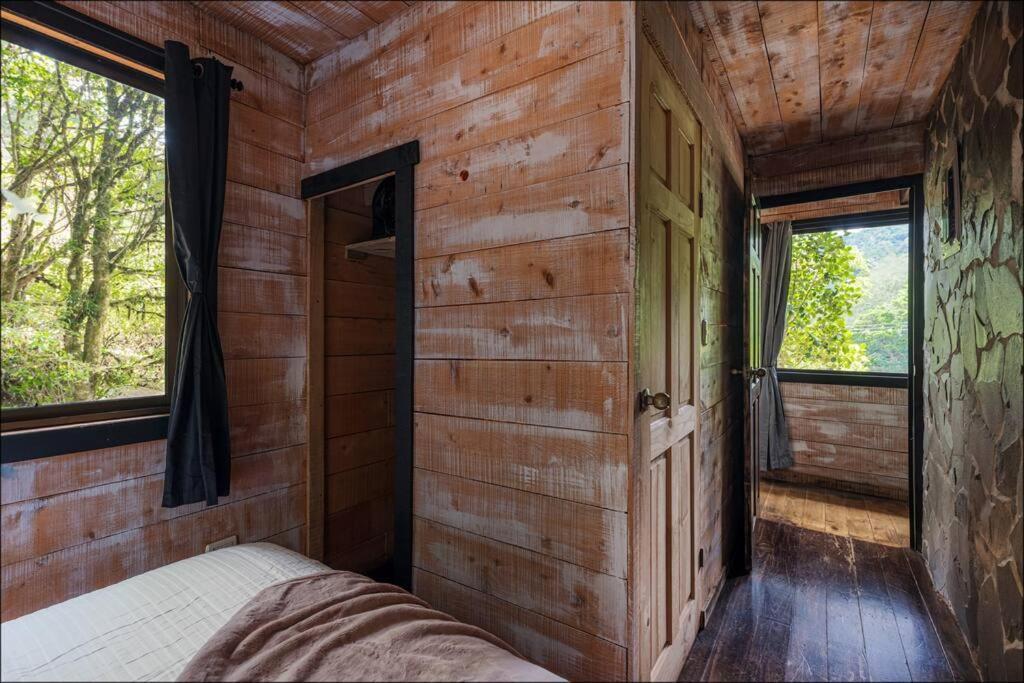 Unicorn Lodge: Direct Riverfront : Unique Experience San Gerardo de Dota Exterior photo