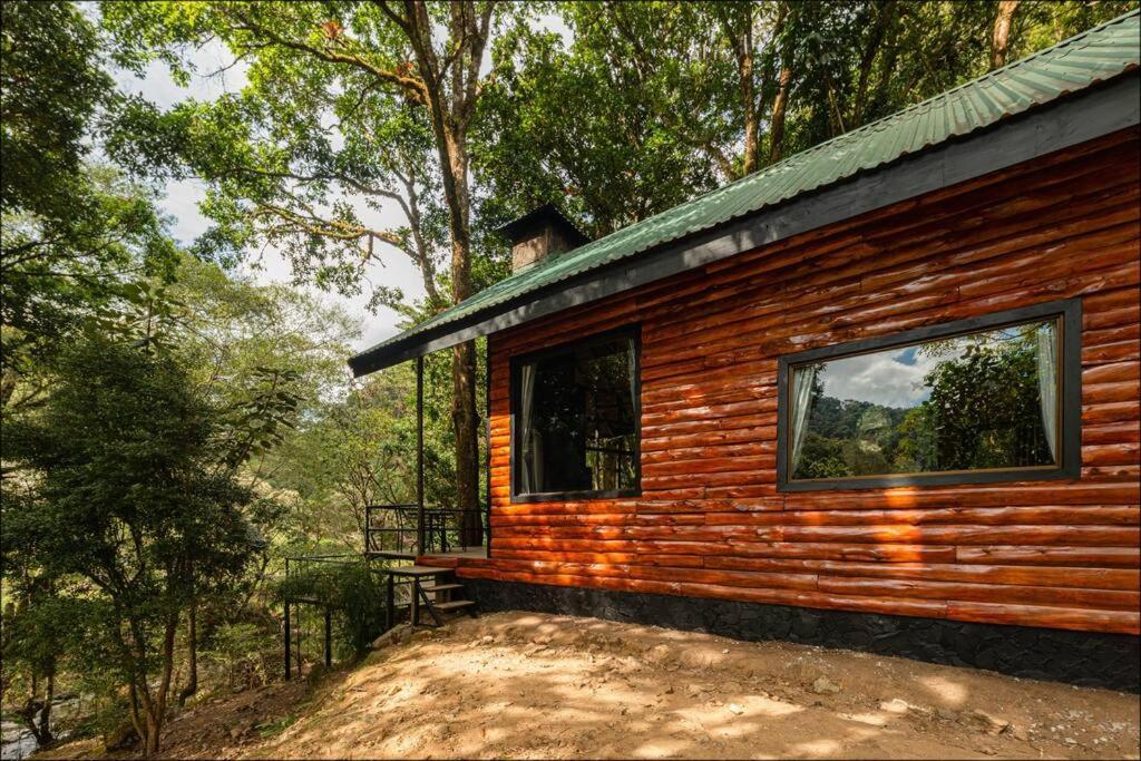 Unicorn Lodge: Direct Riverfront : Unique Experience San Gerardo de Dota Exterior photo